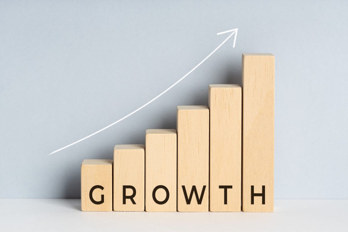 Holzblöcke als Diagramm mit dem Wort GROWTH